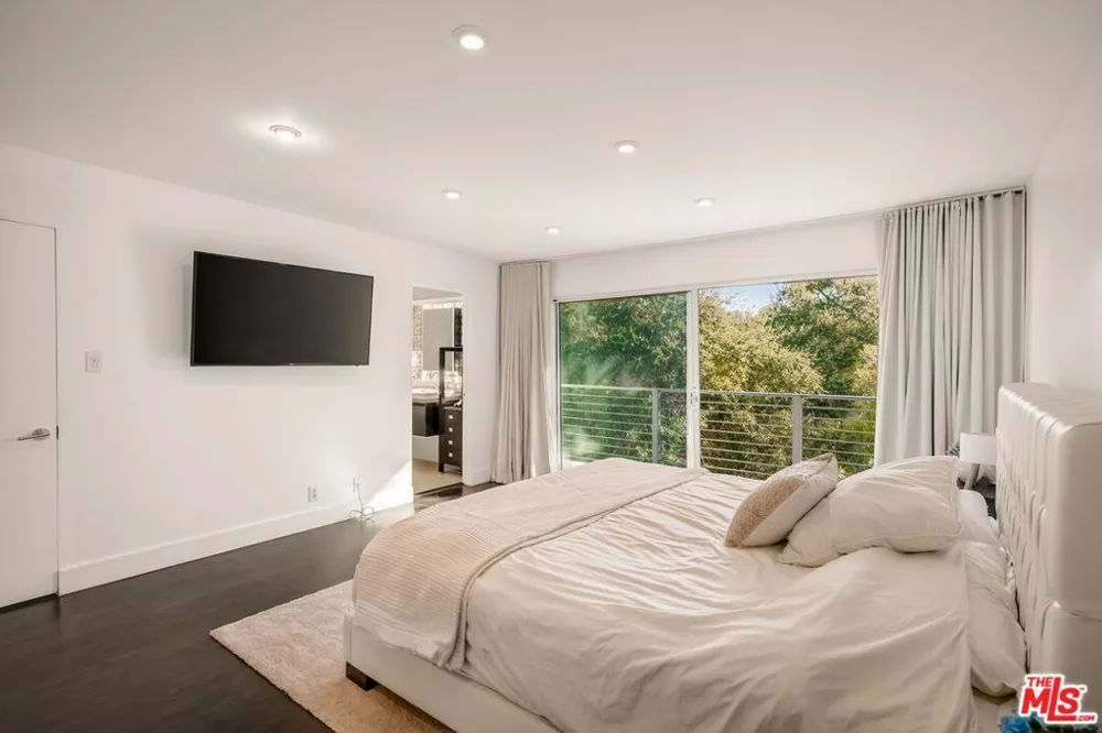 2388 Kimridge Road Beverly Hills, CA 90210