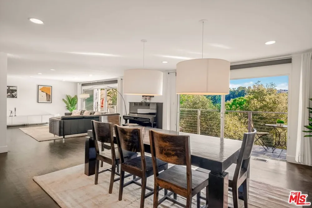 2388 Kimridge Road Beverly Hills, CA 90210