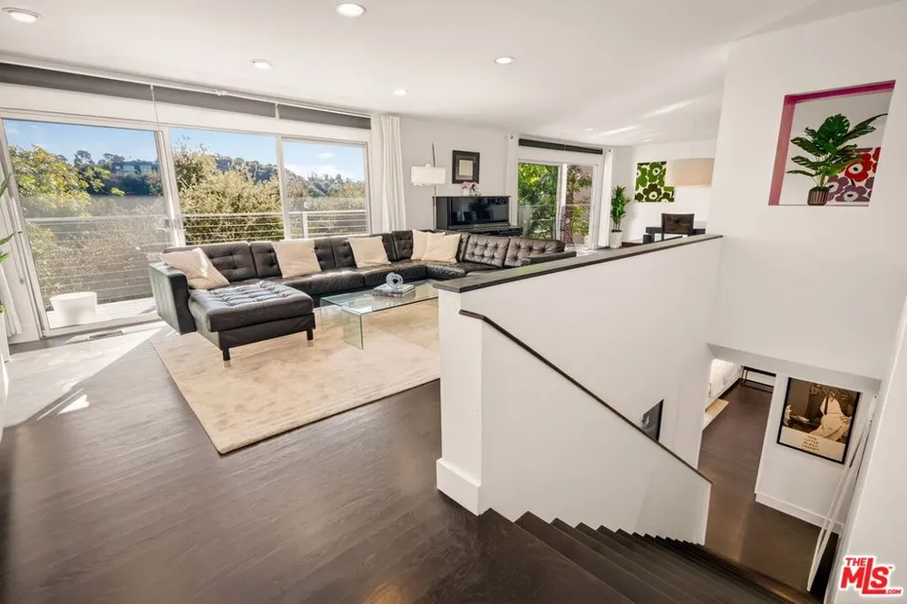2388 Kimridge Road Beverly Hills, CA 90210