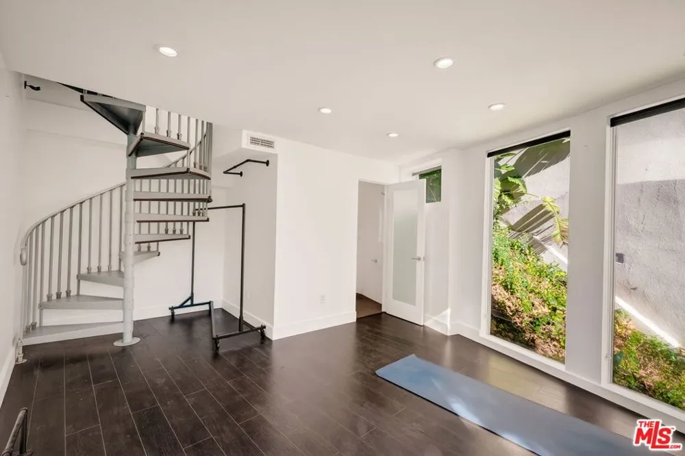 2388 Kimridge Road Beverly Hills, CA 90210