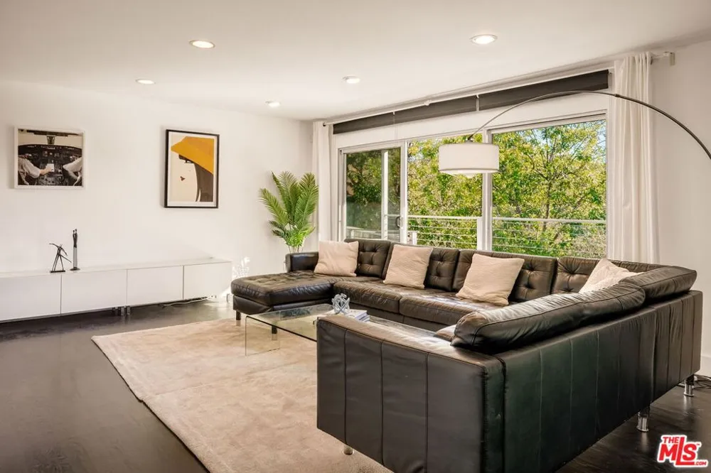 2388 Kimridge Road Beverly Hills, CA 90210