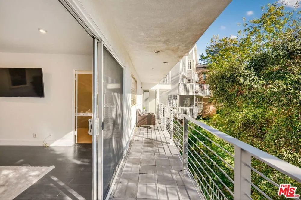 2388 Kimridge Road Beverly Hills, CA 90210