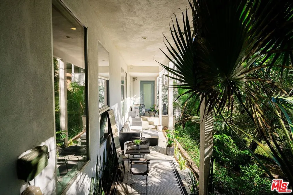 2388 Kimridge Road Beverly Hills, CA 90210
