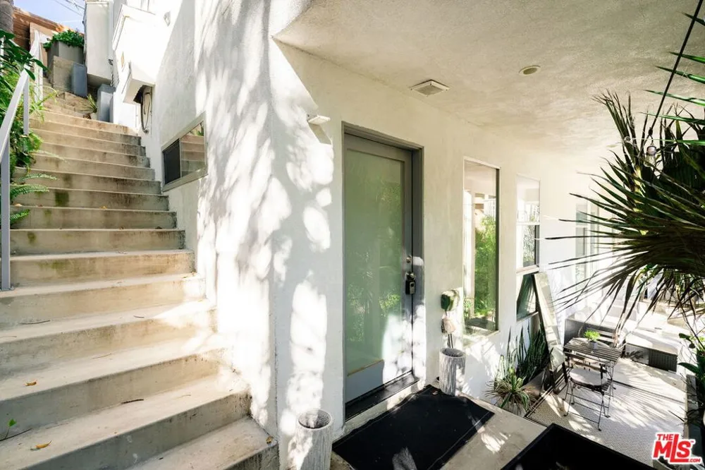 2388 Kimridge Road Beverly Hills, CA 90210
