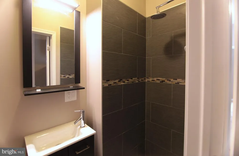 1518 FONTAIN STREET Philadelphia, PA 19121