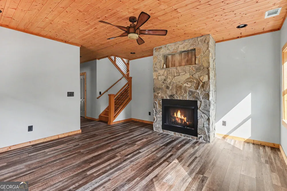 28 Francis WAY Ellijay, GA 30540