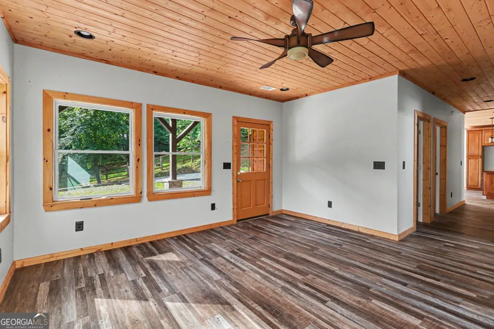 28 Francis WAY Ellijay, GA 30540