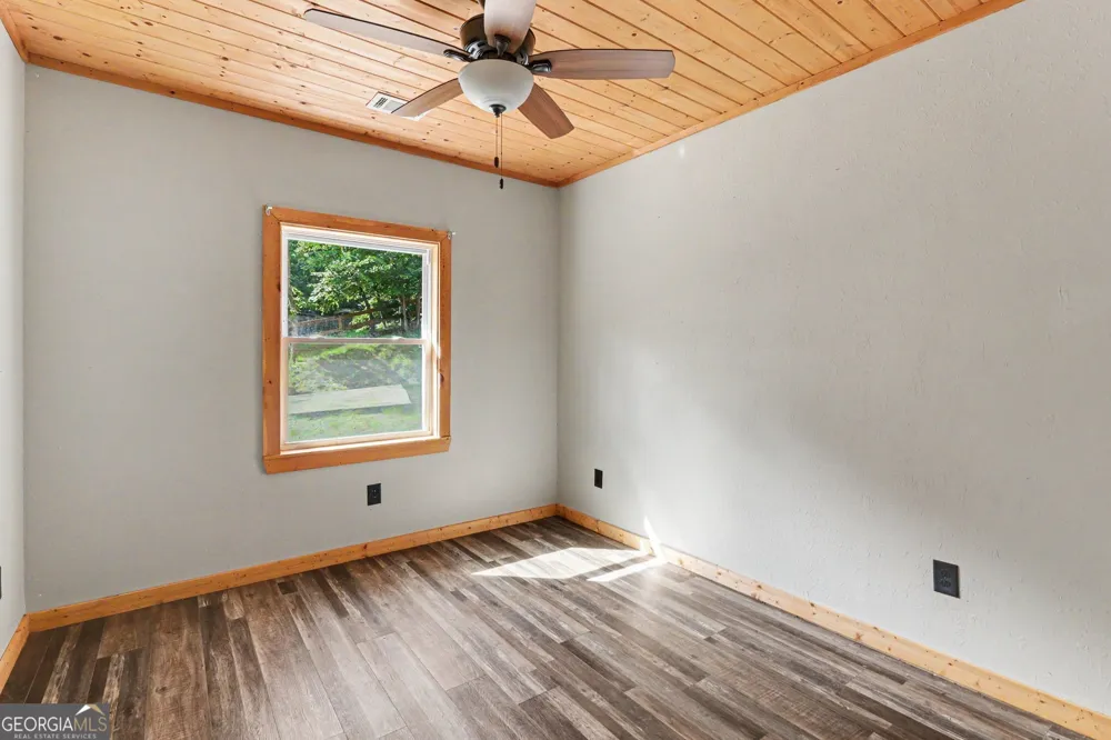 28 Francis WAY Ellijay, GA 30540
