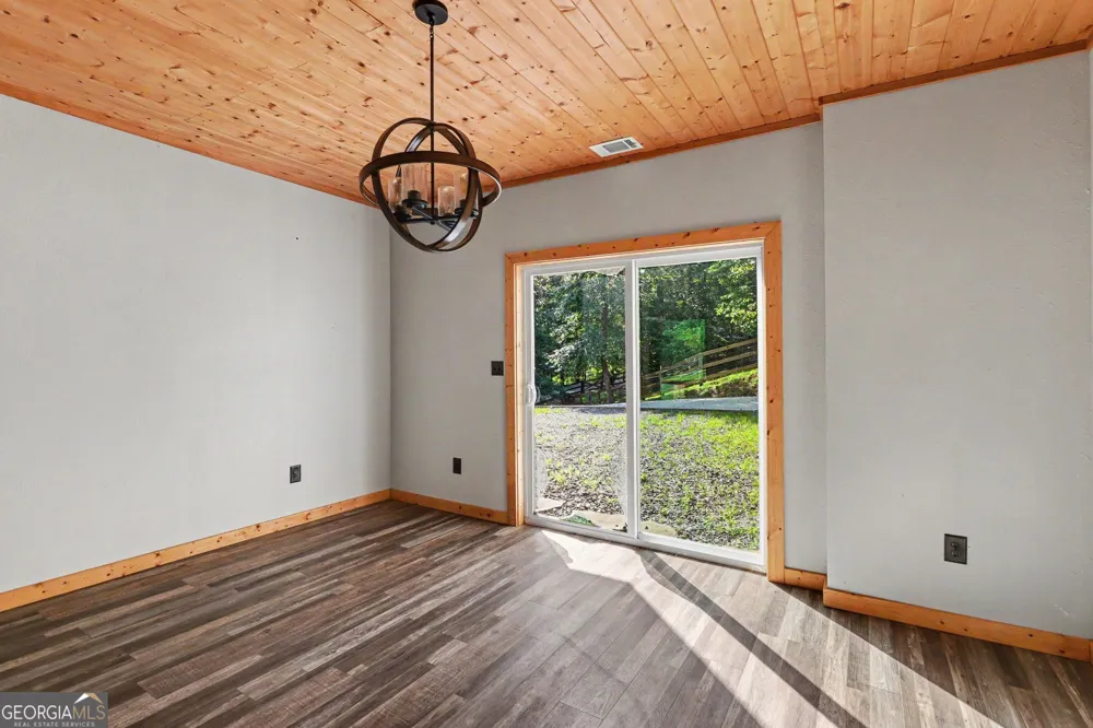 28 Francis WAY Ellijay, GA 30540