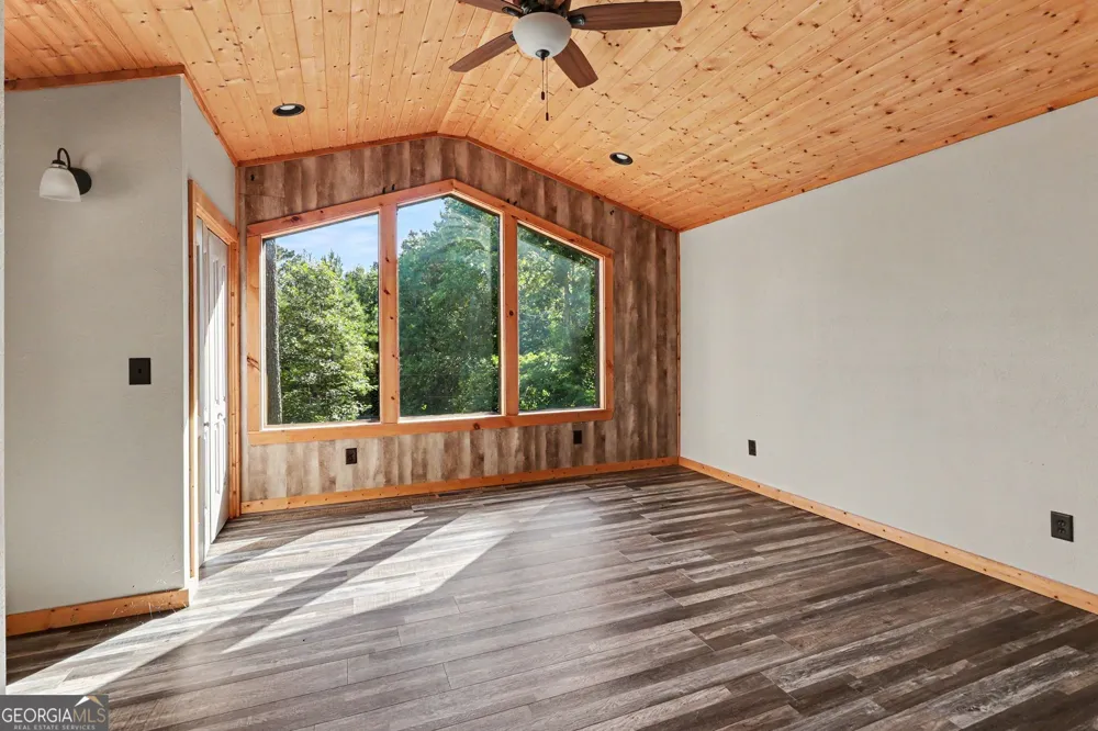 28 Francis WAY Ellijay, GA 30540