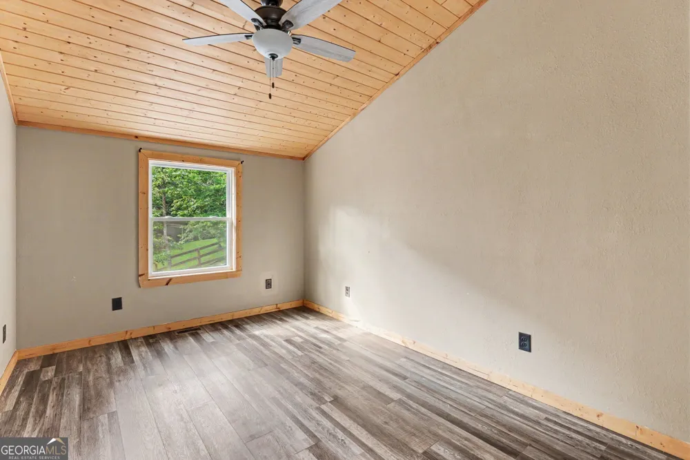 28 Francis WAY Ellijay, GA 30540