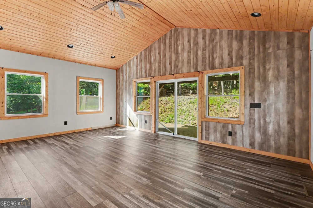 28 Francis WAY Ellijay, GA 30540