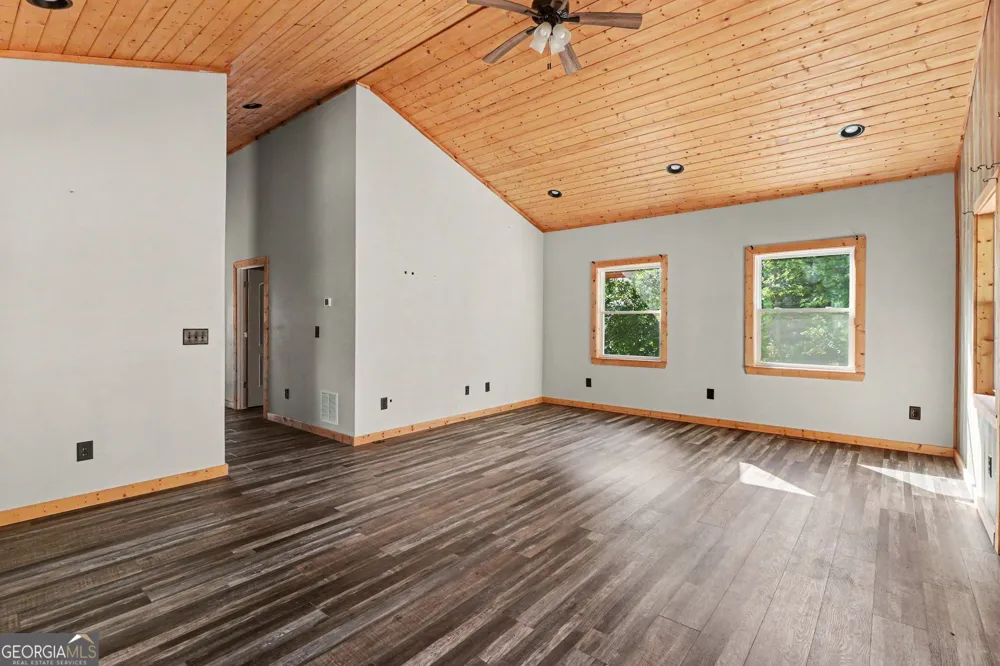 28 Francis WAY Ellijay, GA 30540