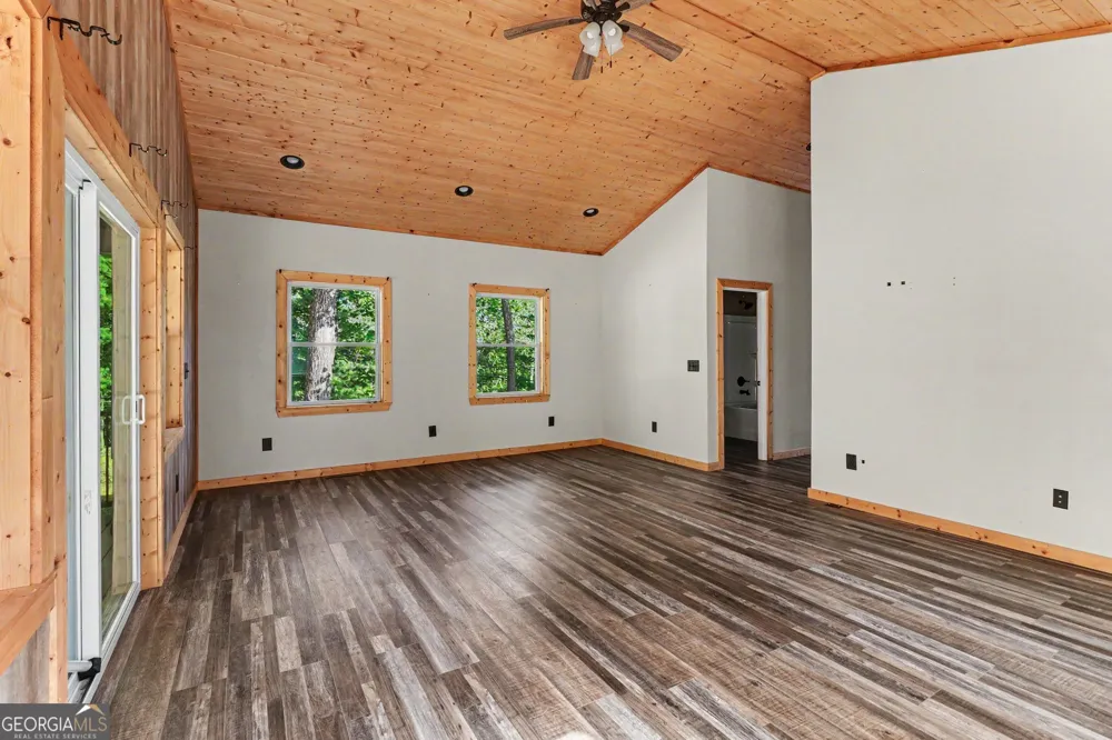 28 Francis WAY Ellijay, GA 30540