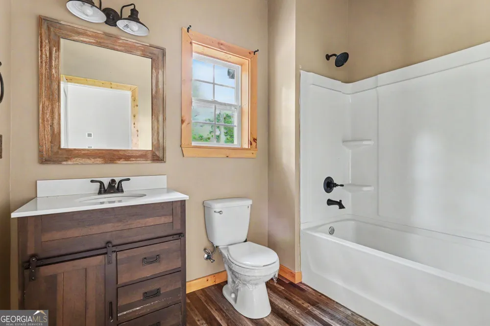28 Francis WAY Ellijay, GA 30540