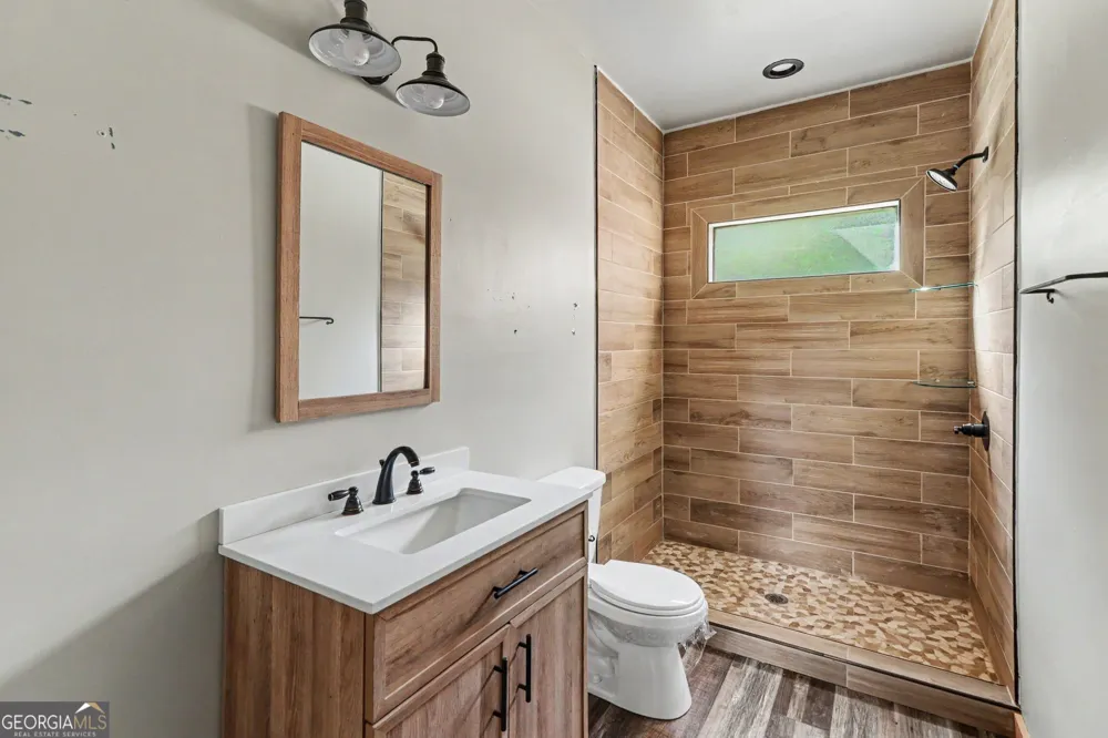 28 Francis WAY Ellijay, GA 30540