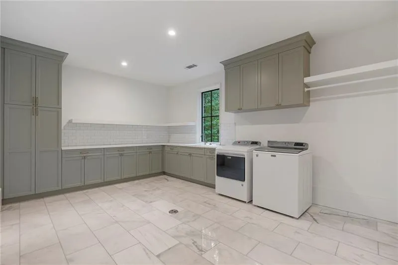 4847 Lake Forrest Drive Sandy Springs, GA 30342