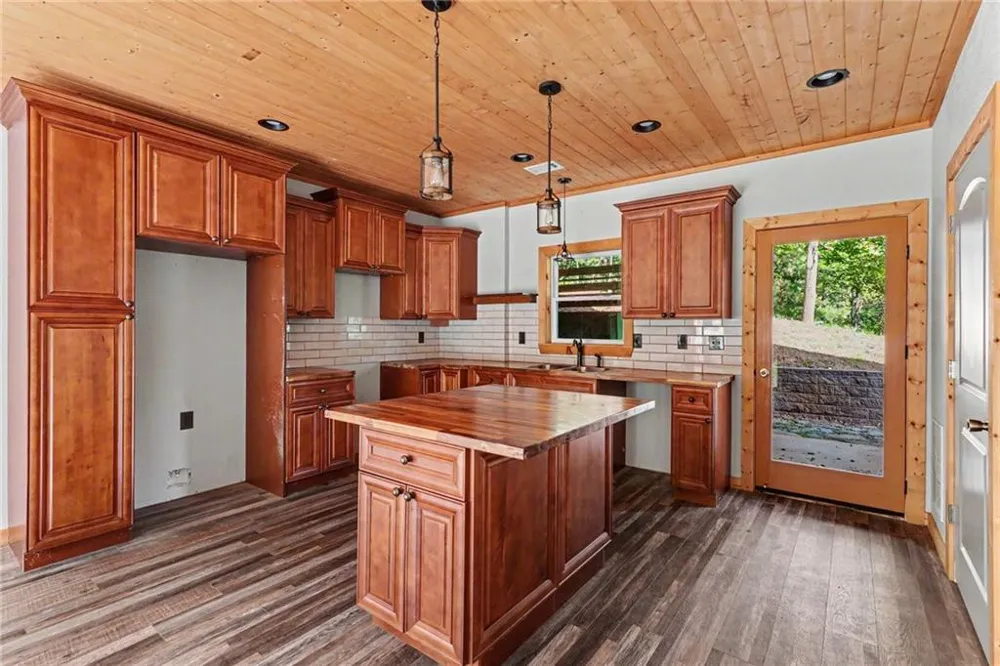 28 Francis Way Dawsonville, GA 30534