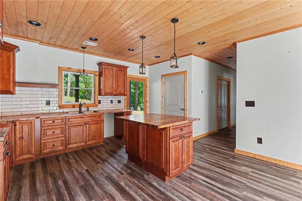 28 Francis Way Dawsonville, GA 30534