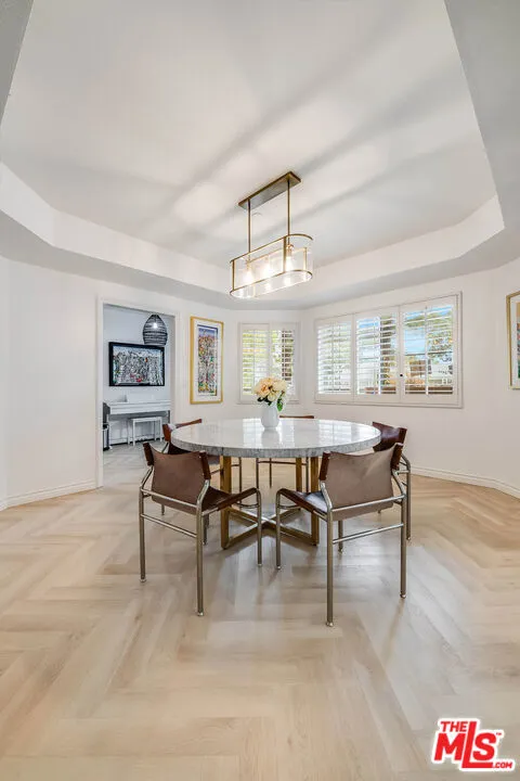 4310 Cahuenga Boulevard #104 Toluca Lake, CA 91602