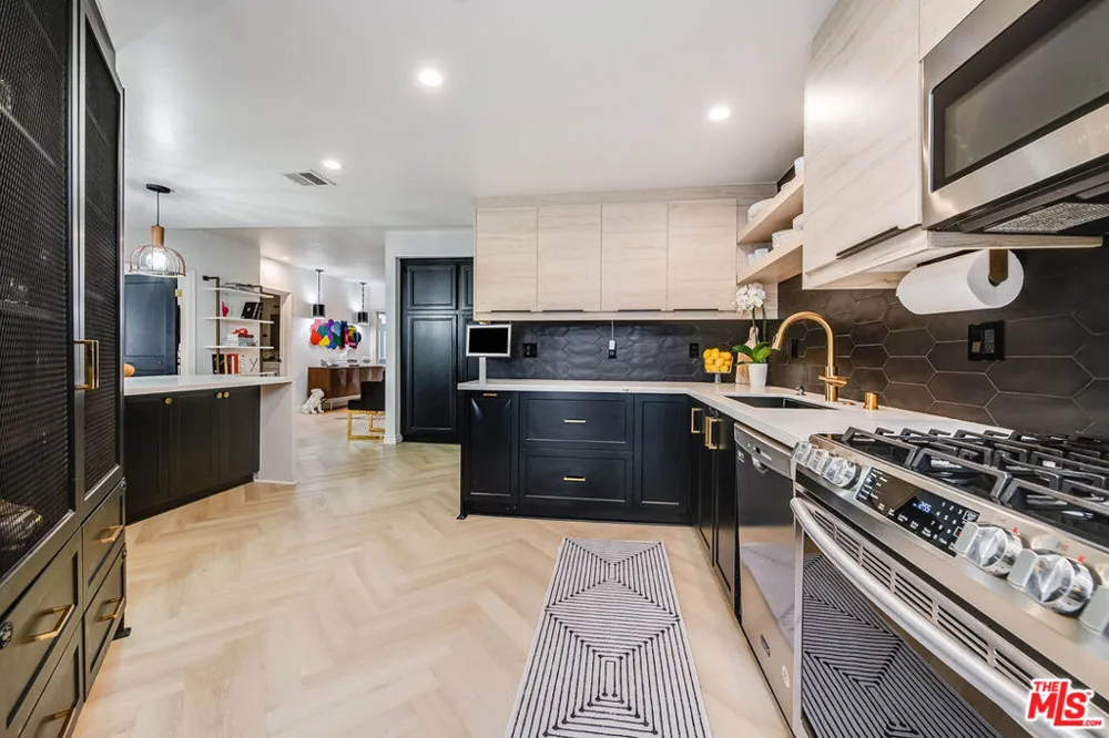 4310 Cahuenga Boulevard #104 Toluca Lake, CA 91602