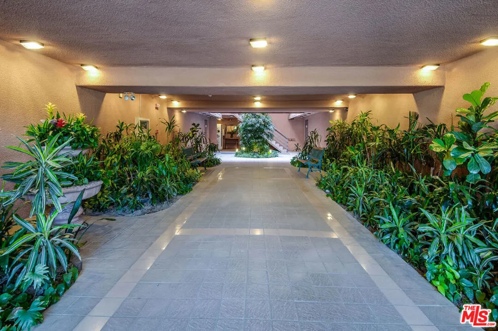 4310 Cahuenga Boulevard #104 Toluca Lake, CA 91602