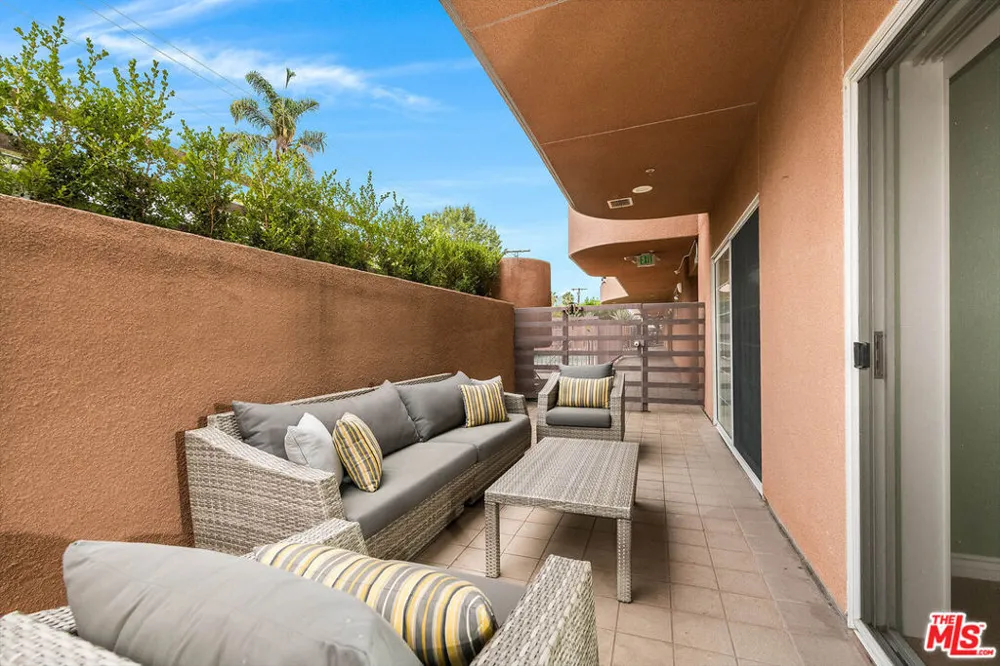 4310 Cahuenga Boulevard #104 Toluca Lake, CA 91602