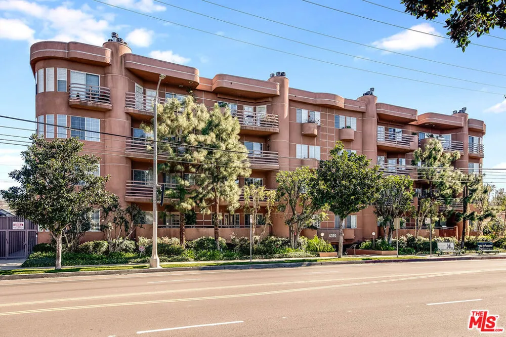 4310 Cahuenga Boulevard #104 Toluca Lake, CA 91602