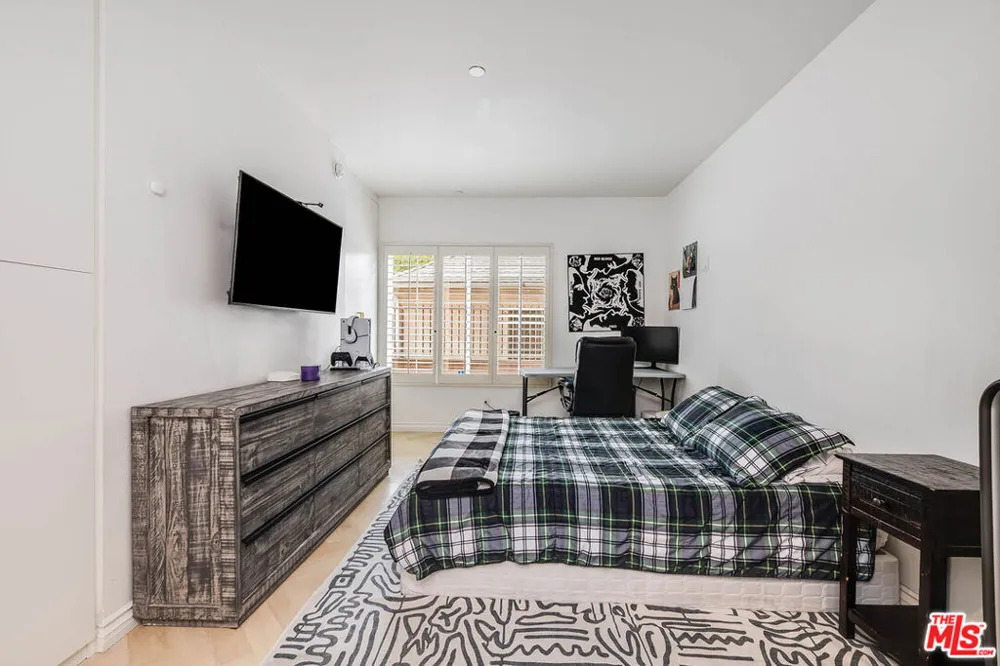 4310 Cahuenga Boulevard #104 Toluca Lake, CA 91602
