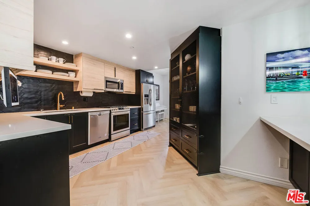 4310 Cahuenga Boulevard #104 Toluca Lake, CA 91602
