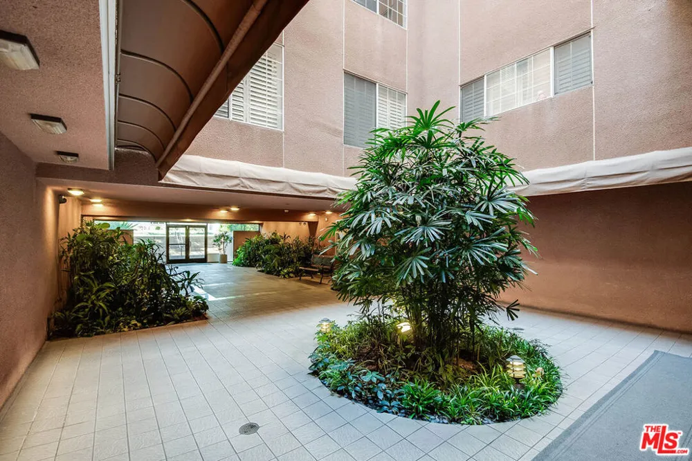 4310 Cahuenga Boulevard #104 Toluca Lake, CA 91602