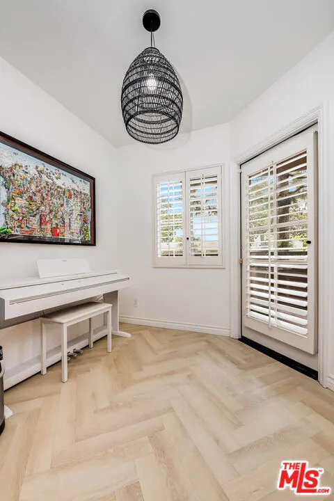 4310 Cahuenga Boulevard #104 Toluca Lake, CA 91602