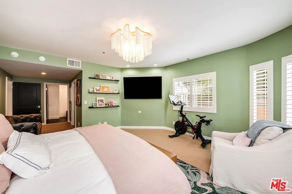4310 Cahuenga Boulevard #104 Toluca Lake, CA 91602