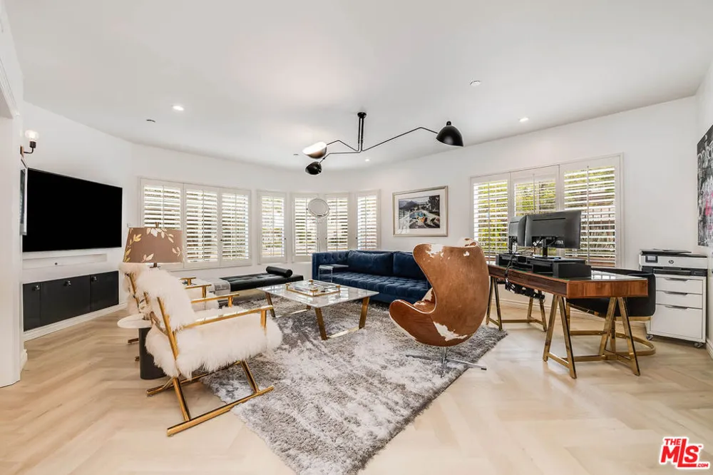 4310 Cahuenga Boulevard #104 Toluca Lake, CA 91602