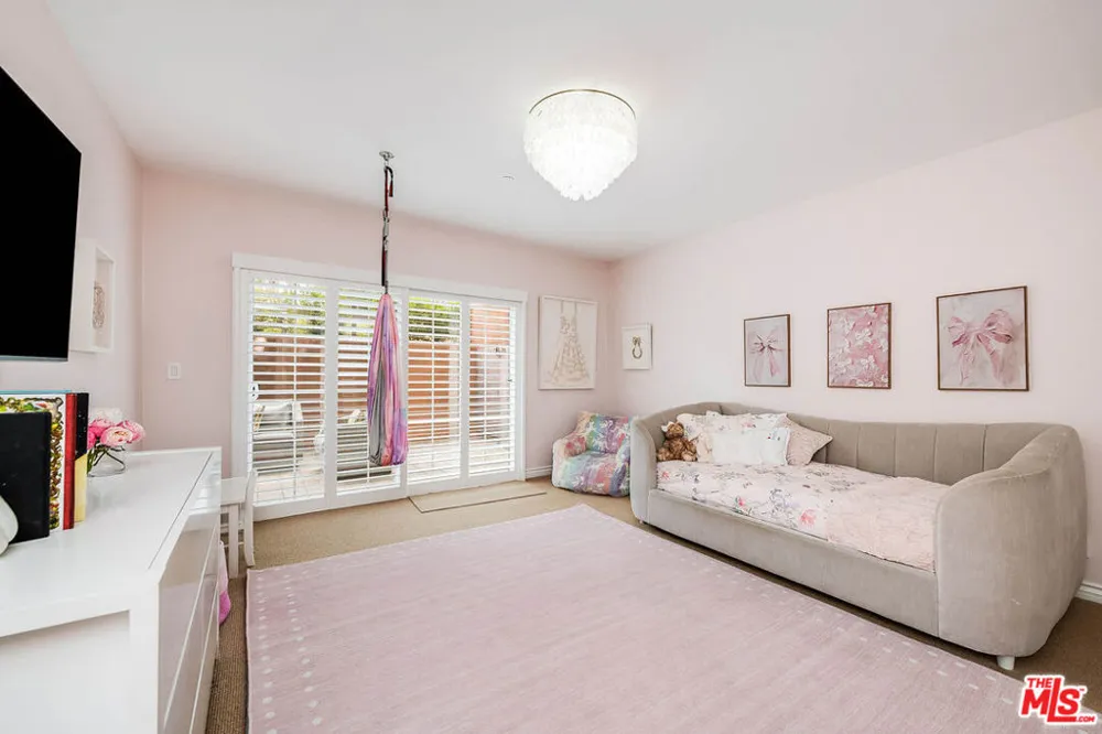 4310 Cahuenga Boulevard #104 Toluca Lake, CA 91602