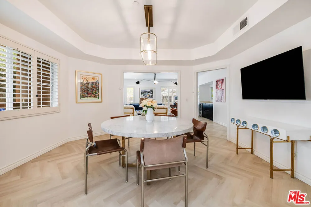 4310 Cahuenga Boulevard #104 Toluca Lake, CA 91602