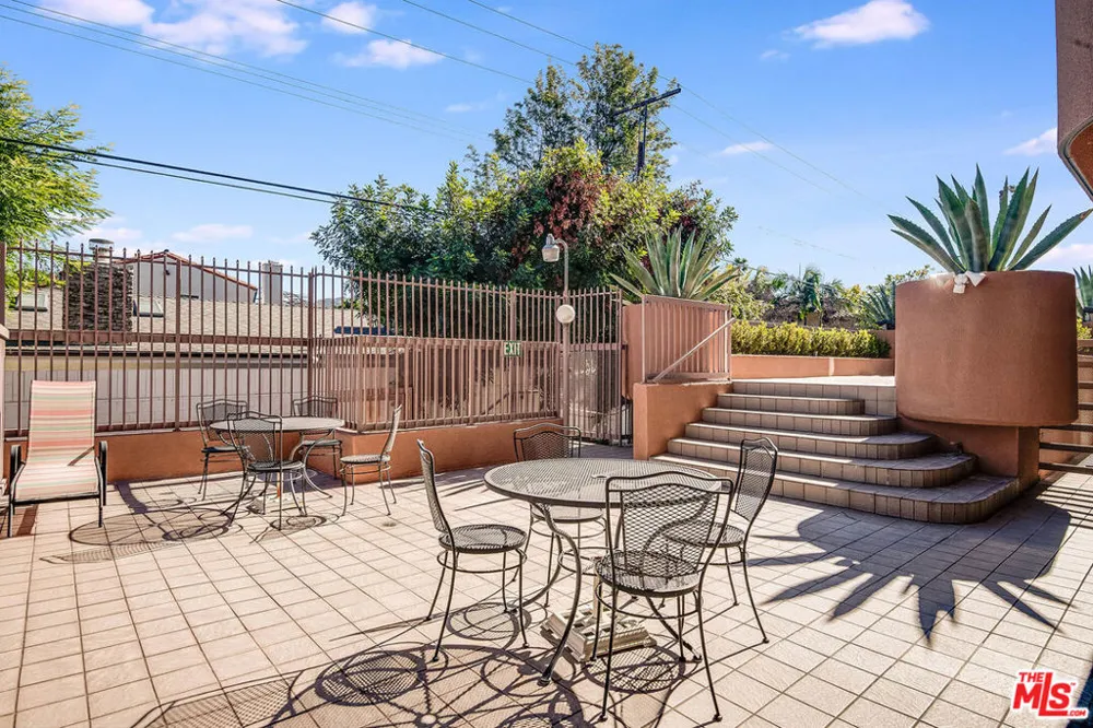 4310 Cahuenga Boulevard #104 Toluca Lake, CA 91602