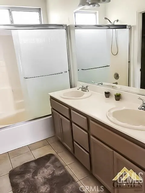 5906 California Spring Bakersfield, CA 93313