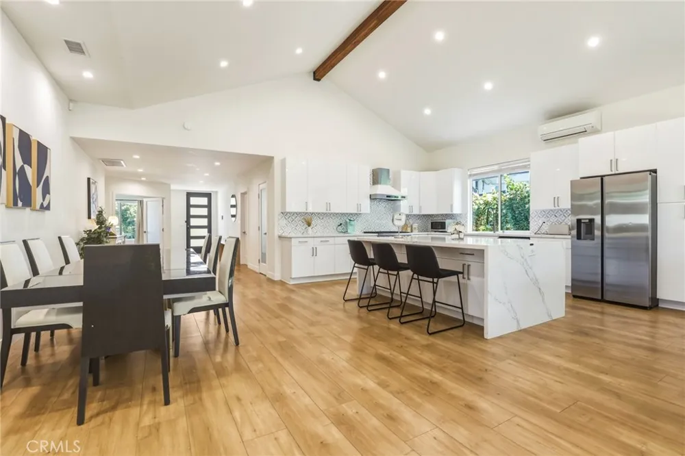 5907 Encino Avenue Encino, CA 91316