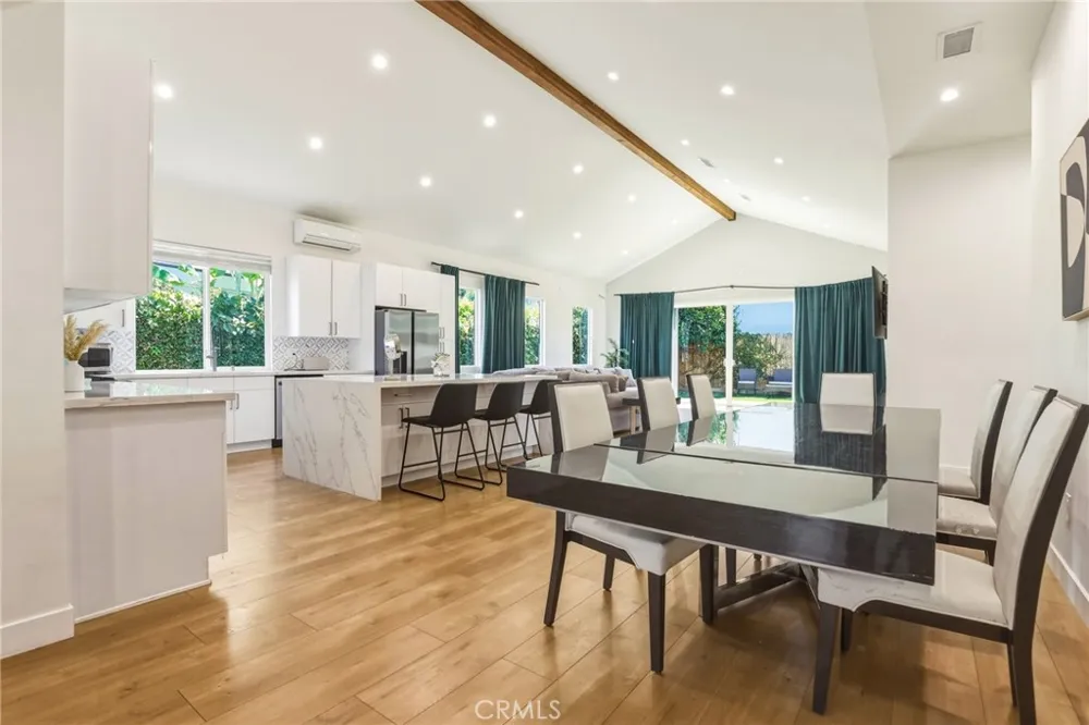 5907 Encino Avenue Encino, CA 91316
