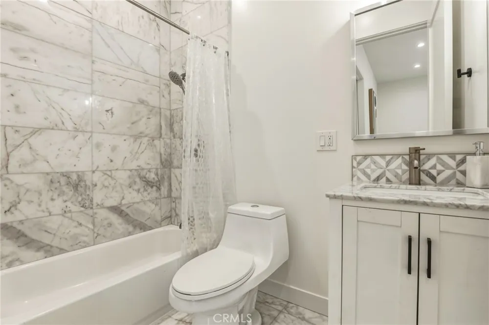 5907 Encino Avenue Encino, CA 91316