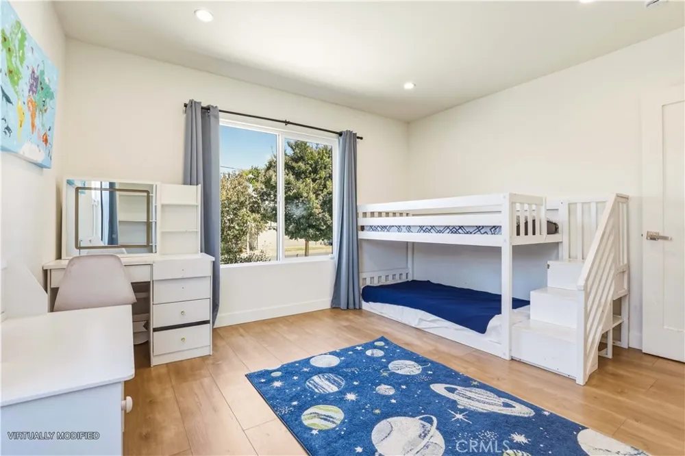 5907 Encino Avenue Encino, CA 91316