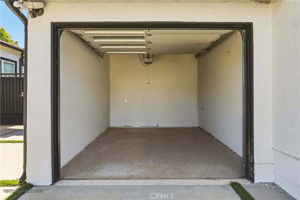 5907 Encino Avenue Encino, CA 91316