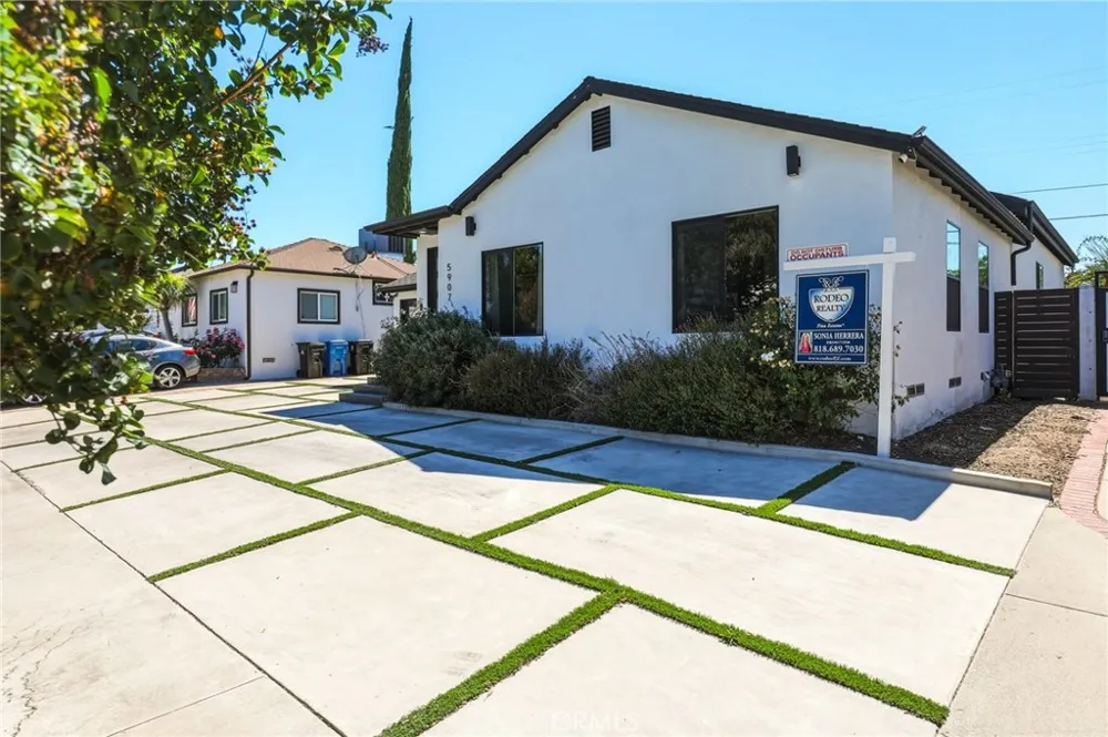 5907 Encino Avenue Encino, CA 91316