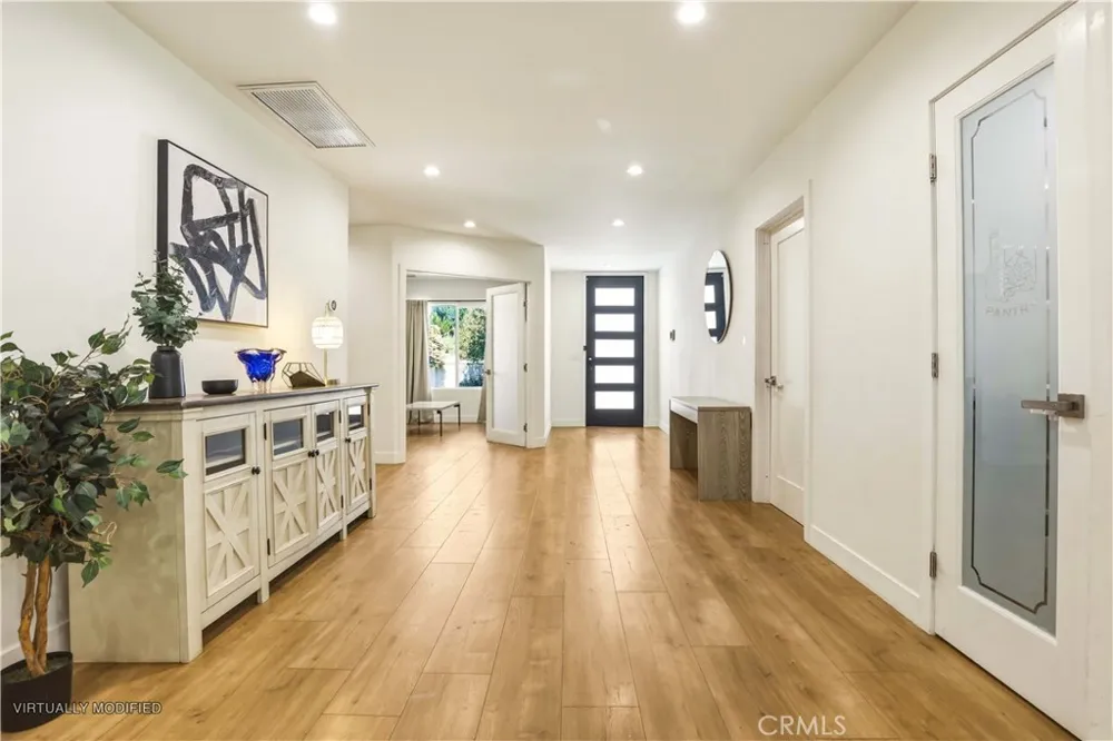 5907 Encino Avenue Encino, CA 91316
