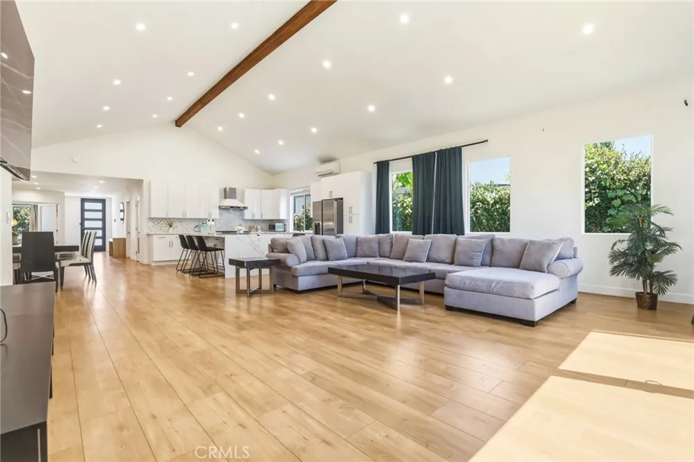 5907 Encino Avenue Encino, CA 91316