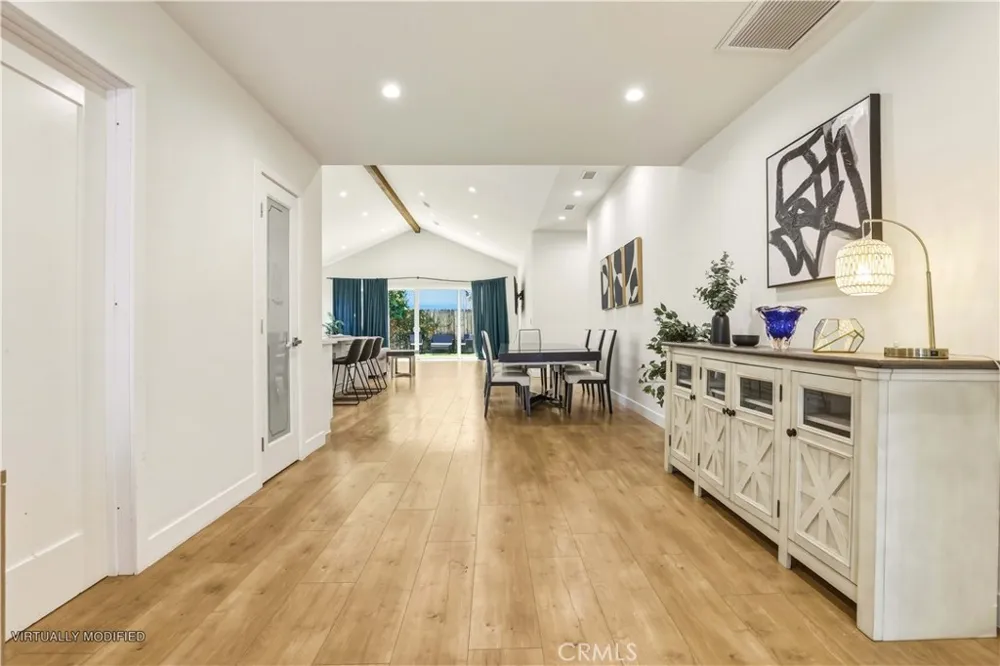 5907 Encino Avenue Encino, CA 91316