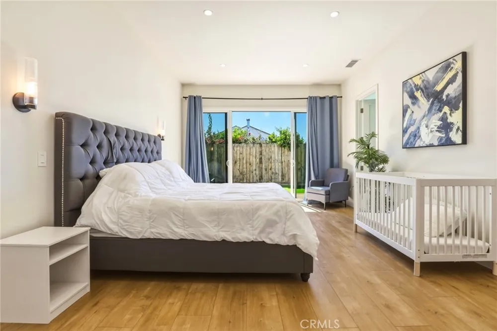 5907 Encino Avenue Encino, CA 91316
