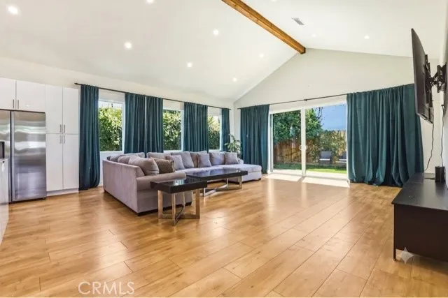 5907 Encino Avenue Encino, CA 91316