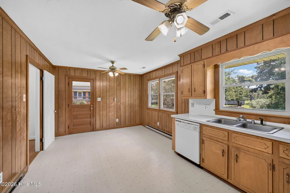 207 Crescent Drive Hertford, NC 27944